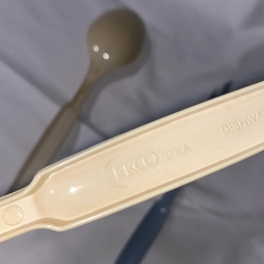 VTG Ekco‎ Set of 3 Serving Utensils Slotted, Solid & Pasta Spoons Almond/ blue